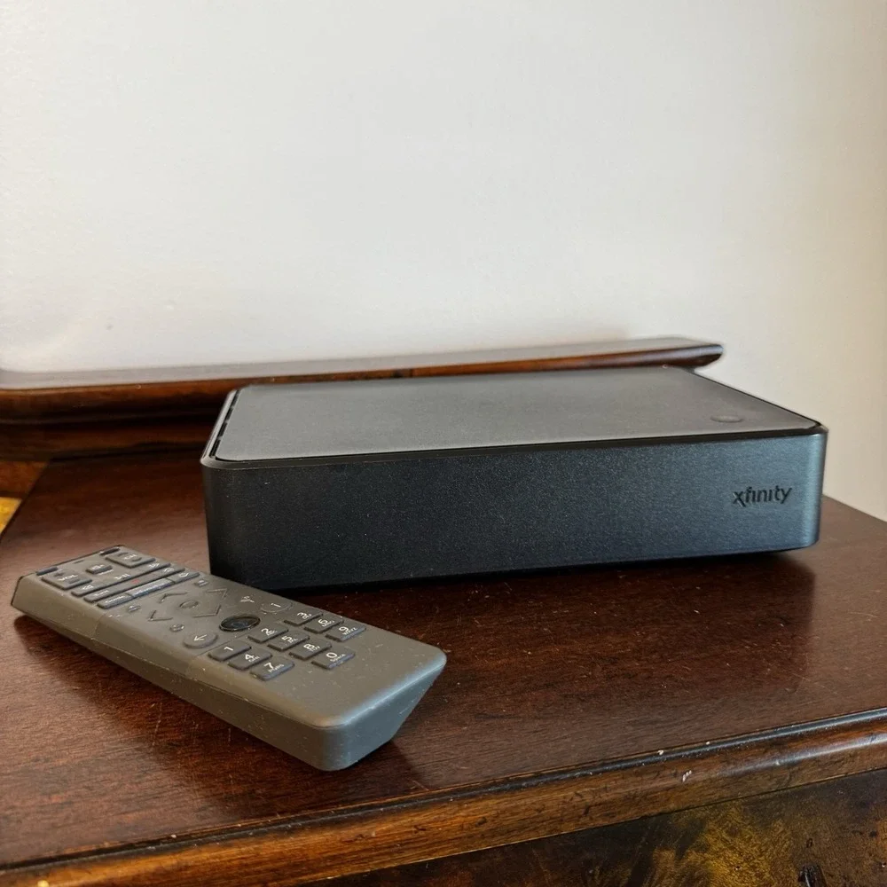 XFINITY XG2v2-P Model PACE PX022ANM HD TV Cable Box & Remote * NO CABLES *